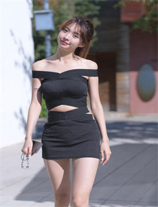 年轻的妈妈中午还