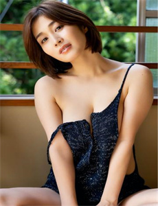 清纯女高中生沦陷H公交车